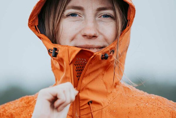 Pinewood - Girl with orange jacket